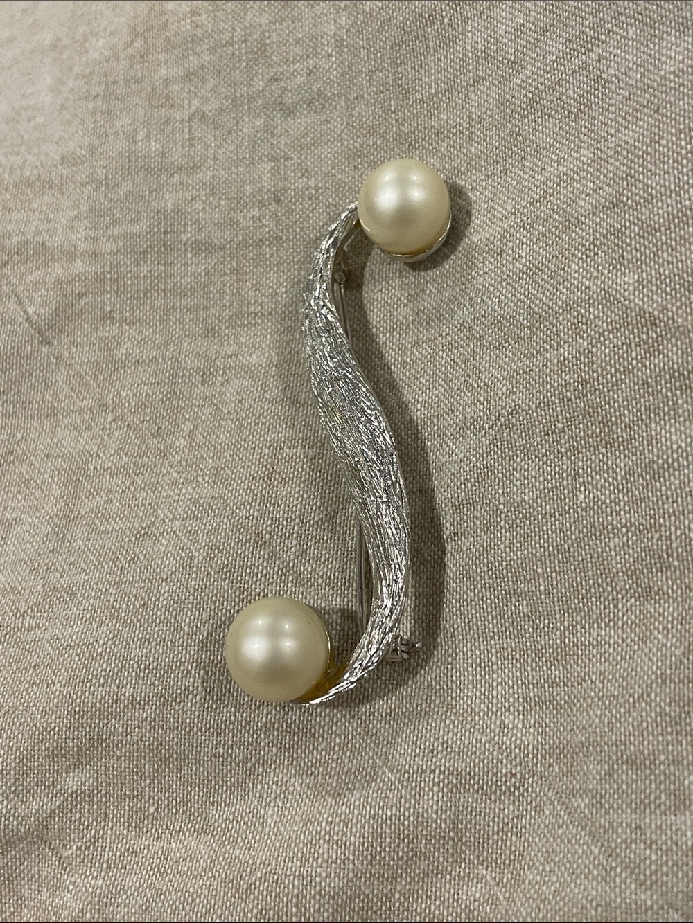 Vintage 60’s TARA Pearl Florentine Silver-Tone Pin Bar Brooch Signed